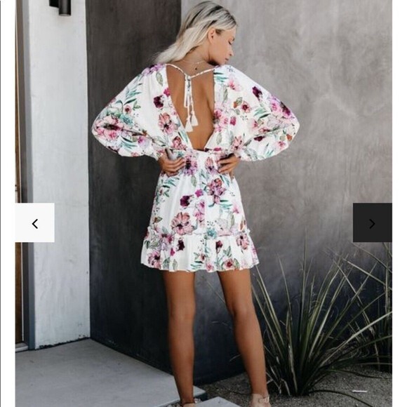 Lovestitch Women's Floral Smocked Baby Doll  Small‎ V neck Dress - Picture 3 of 15